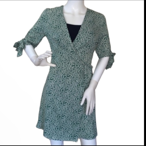 Rihoas Dress Wrap style NWT / size small - Picture 16 of 17